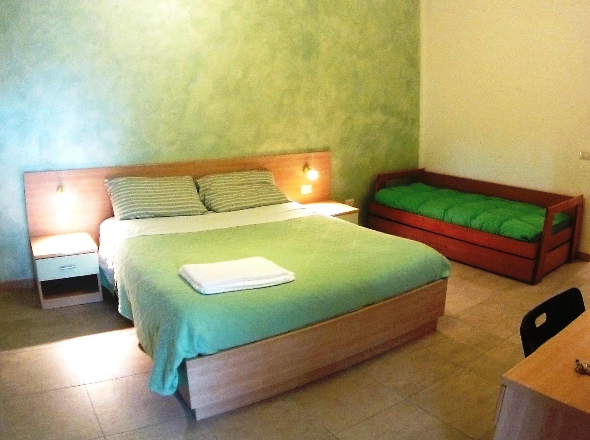 B&B Villa Monterosa Con Piscina Castronno Bagian luar foto