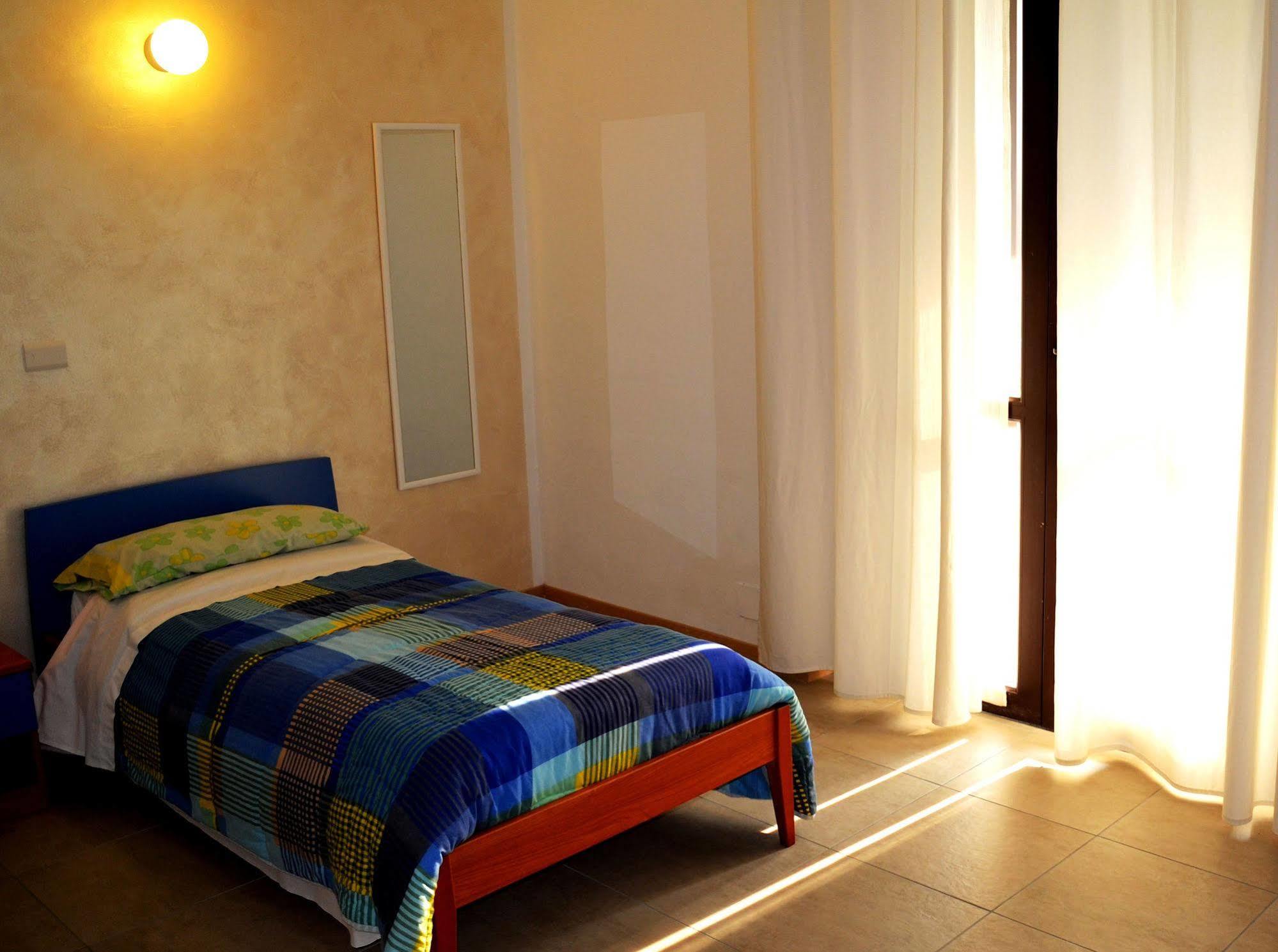 B&B Villa Monterosa Con Piscina Castronno Bagian luar foto