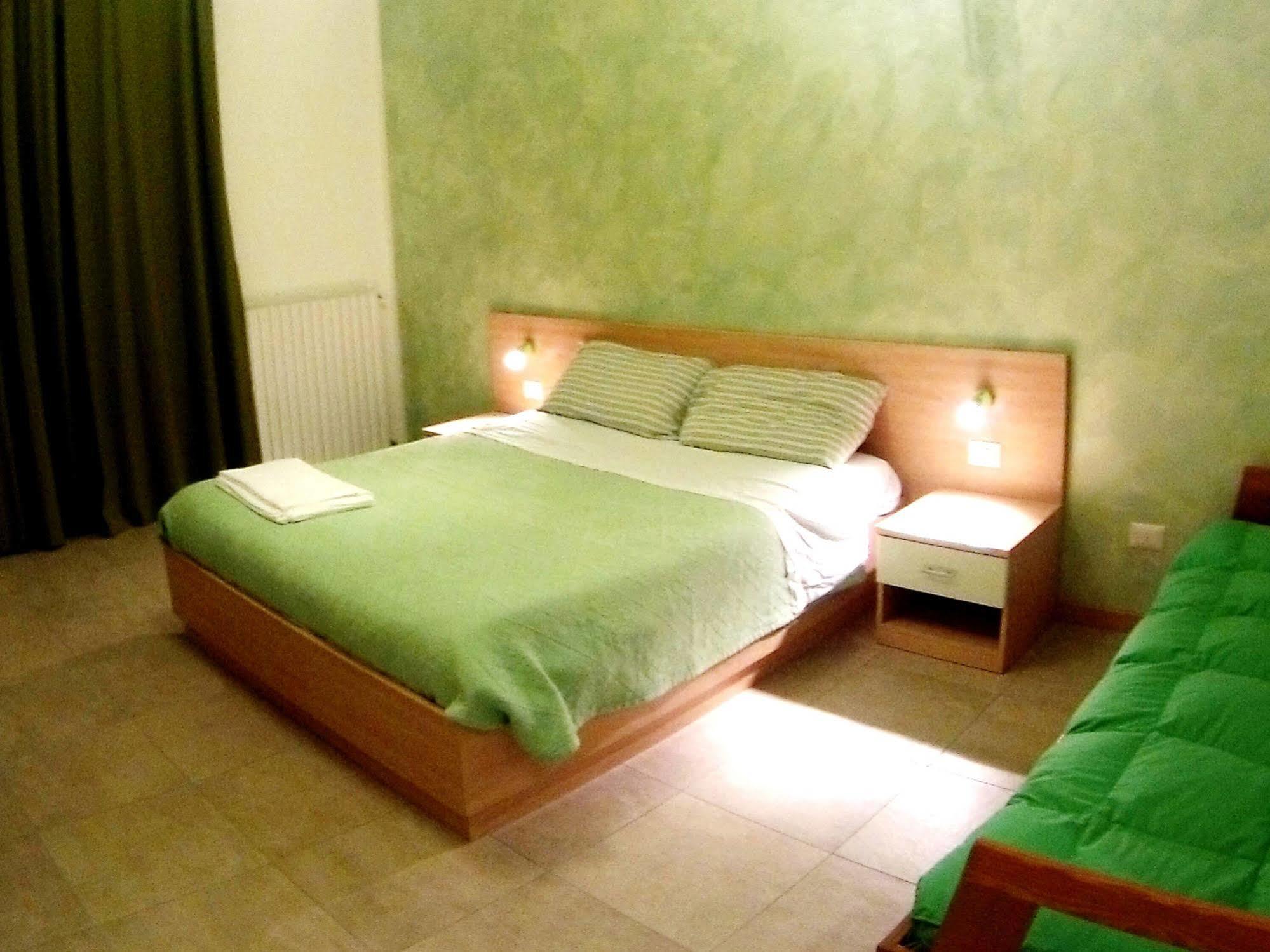 B&B Villa Monterosa Con Piscina Castronno Bagian luar foto