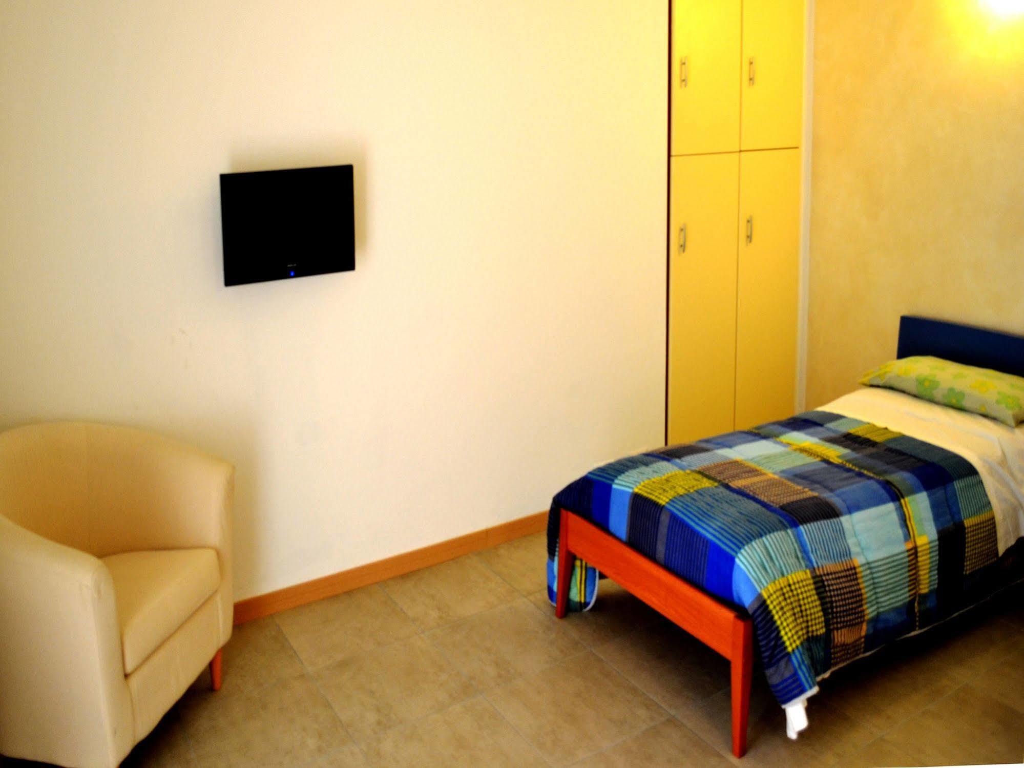 B&B Villa Monterosa Con Piscina Castronno Bagian luar foto