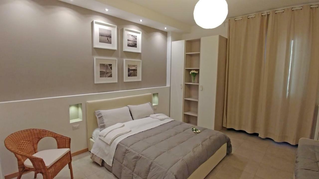 B&B Villa Monterosa Con Piscina Castronno Bagian luar foto