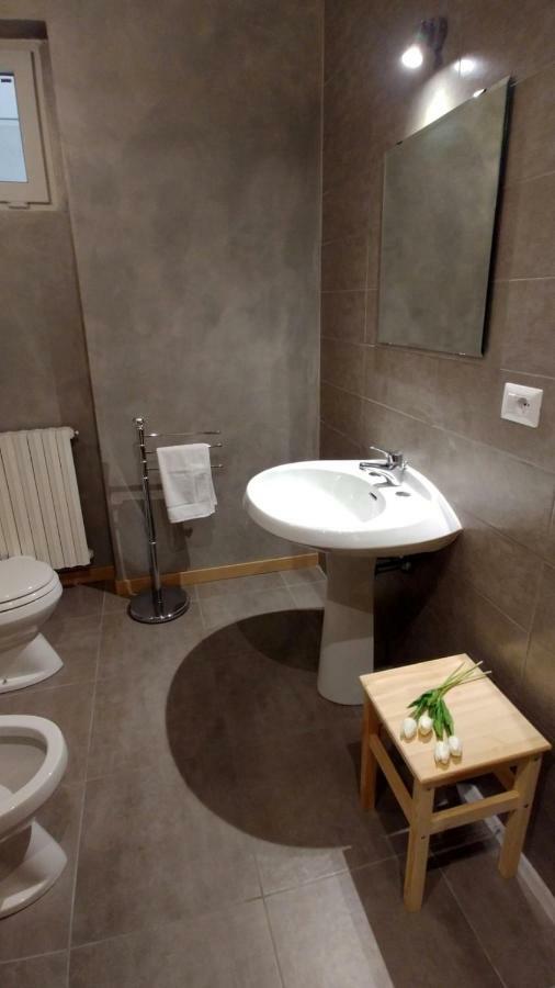 B&B Villa Monterosa Con Piscina Castronno Bagian luar foto